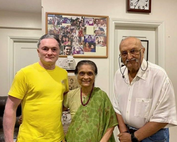 Truce in the air as Vijaypat and Gautam Singhania could be smoking peace pipe