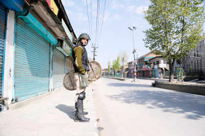 Mobile internet services suspended in Kashmir
