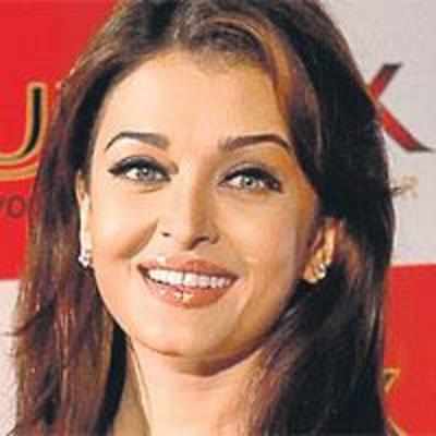 Madhuri scores over Aishwarya