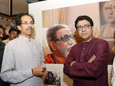 Raj Thackeray and family attend Uddhav Thackeray's swearing-in ceremony at Shivaji Park