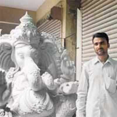 Conman leaves Ganesh mandals in the lurch