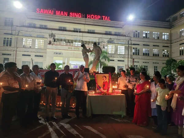 Jaipur marks Int’l Nurses Day with candlelight tribute