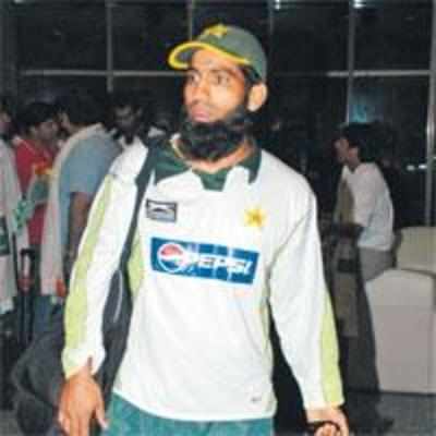 ICL bars IPL from bidding for Pak batsman Mohammed Yusuf