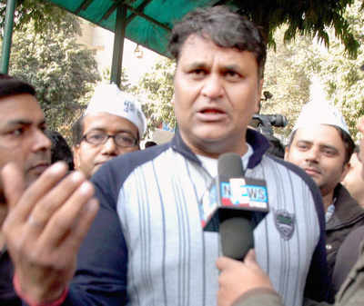 MLA Binny says Kejriwal is more dangerous than a corrupt person, withdraws support to Delhi govt