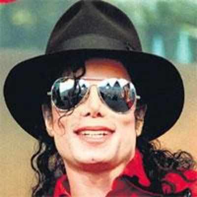 Fans pay A£3K bribes to see MJ burial site