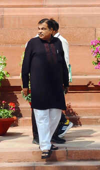 Future of sugar industries not so bright; sugar mill owners should get into energy generation for revenue: Gadkari