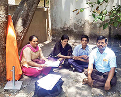 Class IX student ousted for not paying hiked fee, family protests outside CM’s home