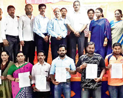 Shiv Sena hands out over 11K insurance policies to govindas