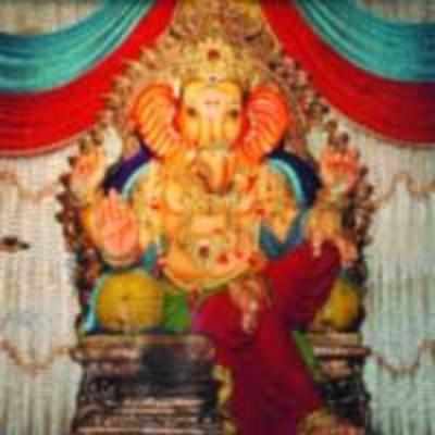Mukuts and malas for Shree Ganesh