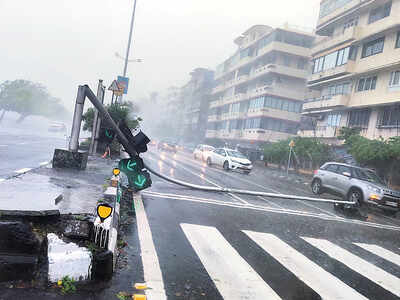 Incessant rains, 100-kmph winds batter South Mumbai, causing flooding in several areas