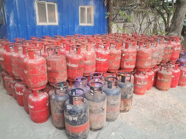 Eating out to get expensive as commercial LPG price soars in Coimbatore