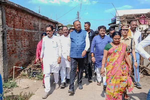 Law on Stubble Burning Needed, Says Bawankule; announces Rs2.5lakh housing aid, Rs23k immediate relief