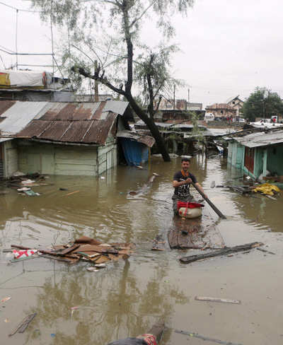 Over 5,00,000 people still wait for help in flood-ravaged J&K