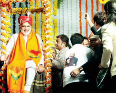 Drama, bluster mark Modi’s arrival in city