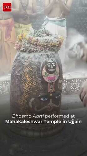 Devotees Attend Sacred Bhasma Aarti at Mahakaleshwar Temple