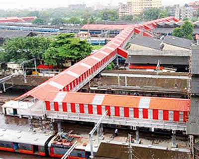 India’s longest overpass at CST is no bridge over busy DN Road for users
