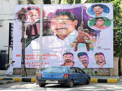 Netas and their followers violate ban on banners