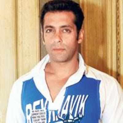 Salman's love interest keeps Abhishek company