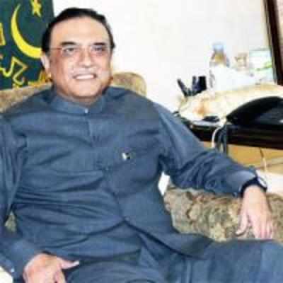 Zardari returns to Pak amid memogate saga