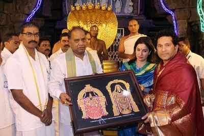 Sachin Tendulkar along with his wife Anjali offer prayers at Tirumala Lord Balaji temple