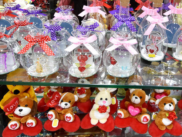 Gifts aplenty, smart services on offer for Valentine’s Day