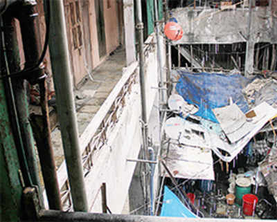 Elderly women refuse to vacate Bhendi Bazar house despite collapses