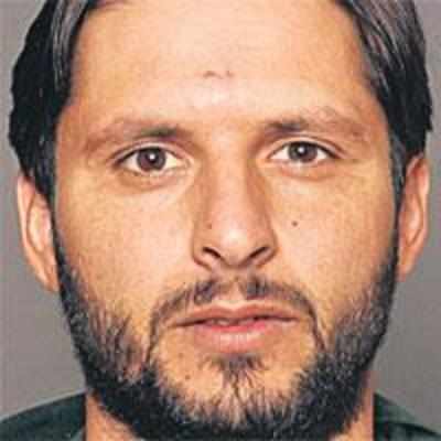 Afridi hits himself after T20 World Cup loss to India