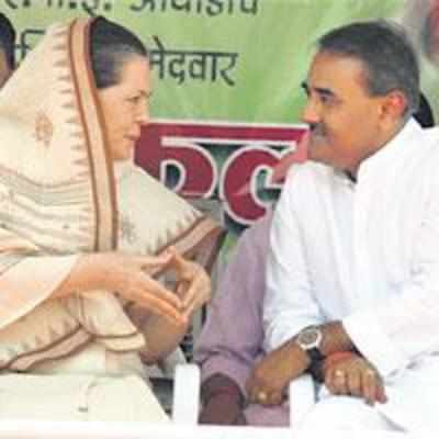Sonia, Pawar stay mum on future of Cong-NCP alliance