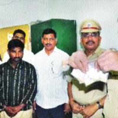 GRP recovers booty worth Rs 4.53 L, arrests chain snatcher at Thane railway station