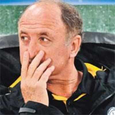 '˜Apologise' says Scolari to blundering referees