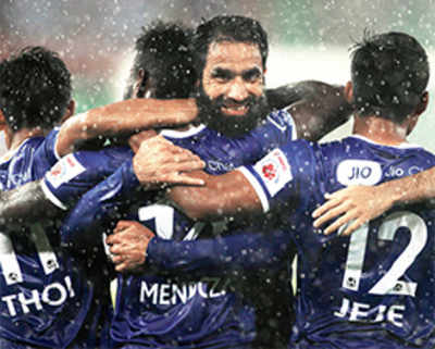 Mumbai out of contention for ISL semis