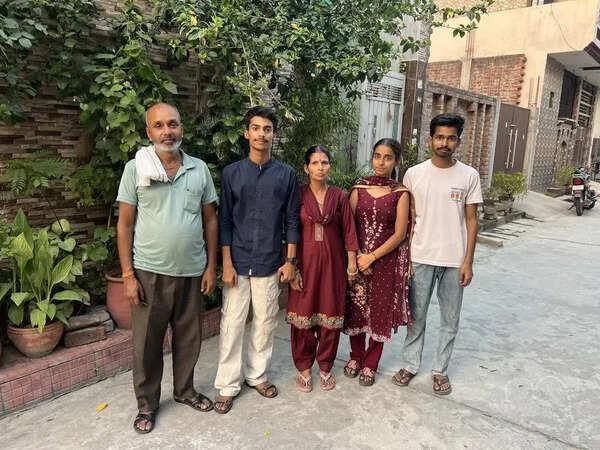 E-rickshaw driver’s son secures 3rd rank in Punjab Class X board exams