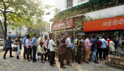 Demonetisation: Queues continue at banks, ATMs in Mumbai