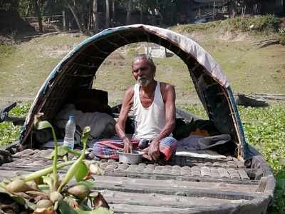 West Bengal: Elderly man quarantined in boat by family members