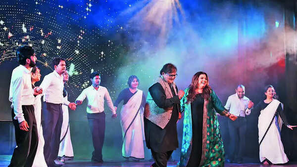 Theatre review: Rakesh-Delnaaz bring filmi romance to stage