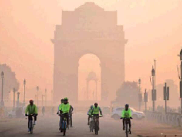 Delhi weather turns tricky: Nights getting nippy, days are still hot