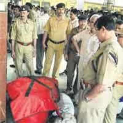 Hawker saves Howrah station from disaster