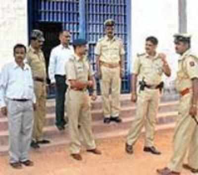 Malbari leads hunger fast at Mangalore jail following police searches