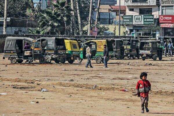 Hawkers, cars clog Gurugram school ground