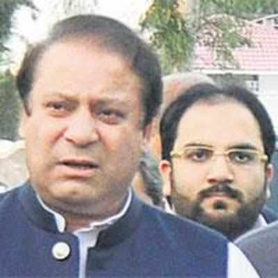 Pak SC returns Sharif brothers' disqualification review petitions