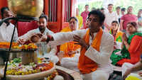 Lok Sabha election results: Bhojpuri actor Ravi Kishan offers prayers 