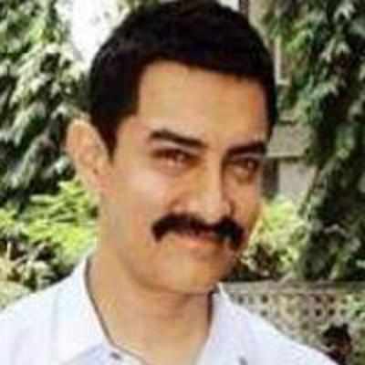 Aamir Khan embarrasses Ashutosh