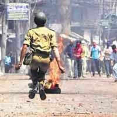 CRPF jawan wounded in fresh clashes in Kashmir