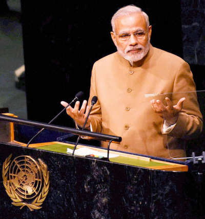 Modi woos foreign investors, hopes for GST roll out in 2016