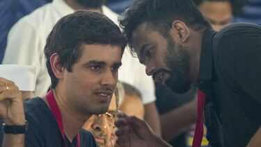 Dhruv Rathee: Ex-Bengaluru Police chief seeks probe into YouTuber Dhruv  Rathee's citizenship, visa status over anti-SIR protest | Bengaluru News -  The Times of India