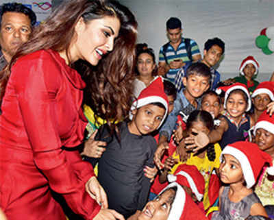 Jacqueline Fernandez turns Santa for underprivileged children