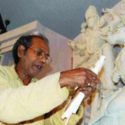 Award-winning craftsman to create idol for Durga Puja once again in Thane