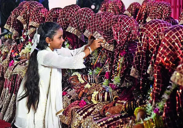 At mass event, 31 couples enter into matrimony sans debt