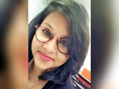 23-year-old woman falls off CST-bound fast train, survives