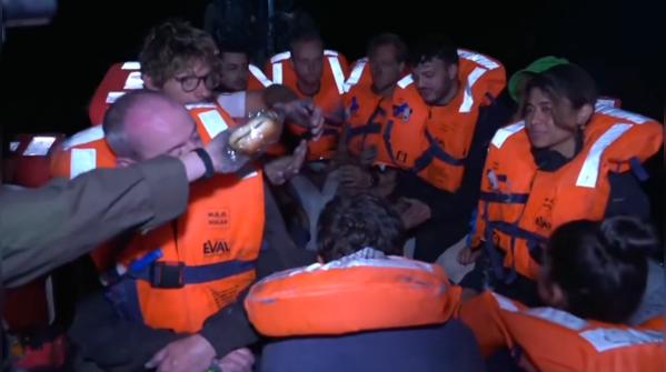 ‘Selfie yacht passengers safe'
